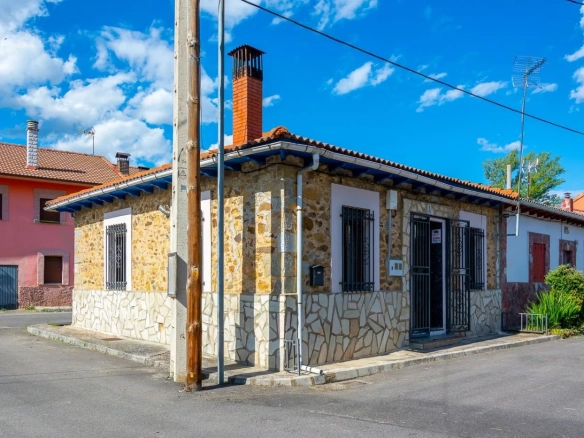 Casa-de-piedra en Carrovera - Foto 1 de 24